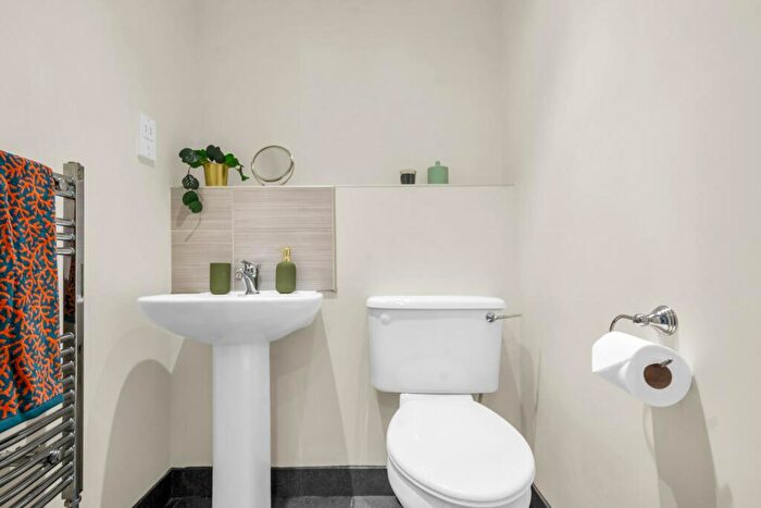 1 Bedroom Flat To Rent In Cardigan Road, Leeds, LS6