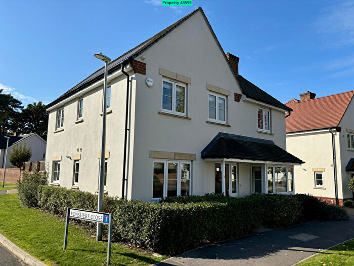 4 Bedroom Detached House For Sale In Swords Drive, Crowthorne, RG45
