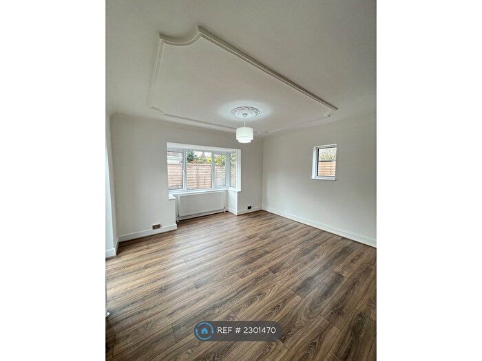 3 Bedroom Bungalow To Rent In Whitehall Lane, Erith, DA8