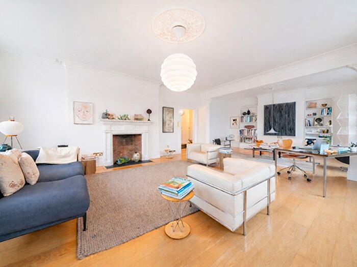 4 Bedroom Flat To Rent In Kensington Court Place, London, W8