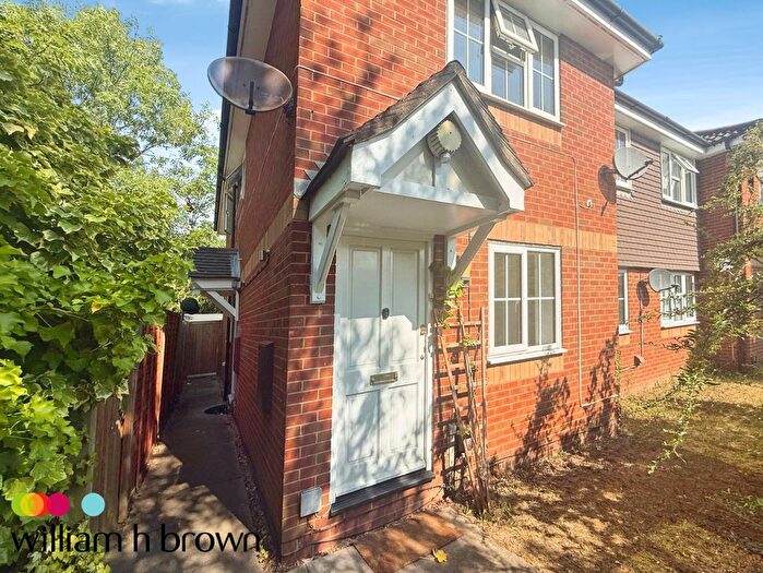 2 Bedroom Maisonette To Rent In Dudley Close, Chafford Hundred, Grays, RM16