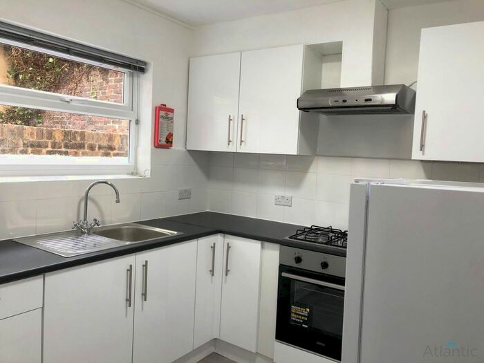 2 Bedroom Flat To Rent In Upper Grove, South Norwood, SE25
