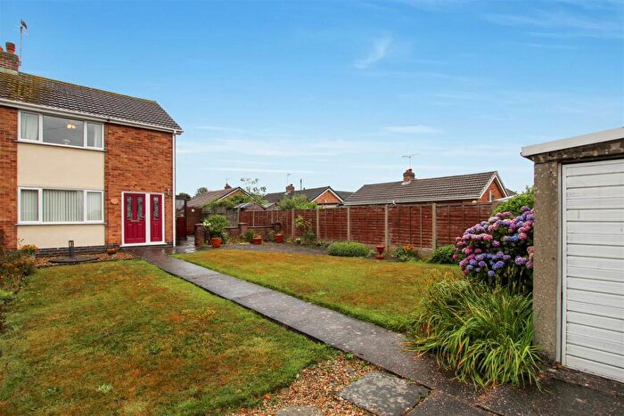 3 Bedroom Semi-Detached House For Sale In Tennyson Close, Measham, DE12