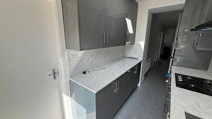 5 Bedroom Semi-Detached House To Rent In Basildene Road, Hounslow, TW4