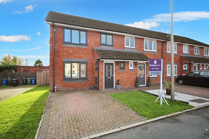 3 Bedroom Semi-Detached House For Sale In Crown Wood Court, Bamfurlong, WN2