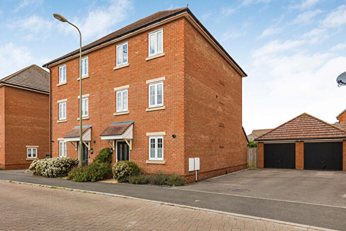 5 Bedroom Semi Detached House For Sale In Blackthorn Road, Didcot, OX11