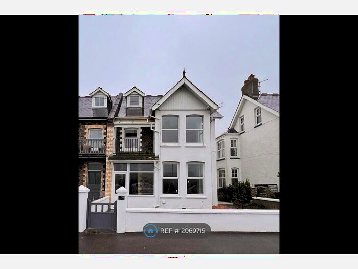 2 Bedroom Flat To Rent In Downs View, Bude, EX23