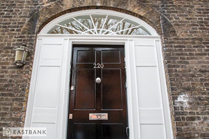 3 Bedroom Flat To Rent In Cable Street, London, E1