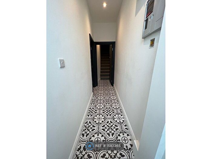 3 Bedroom Flat To Rent In Masons Avenue, London, HA3