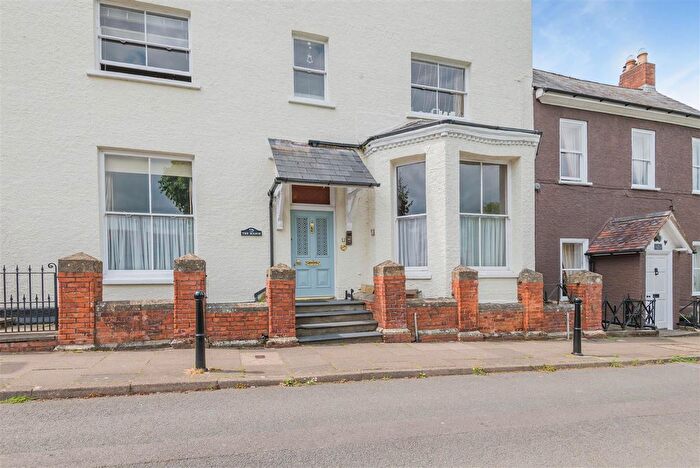 1 Bedroom Flat For Sale In High Street, Newnham, GL14