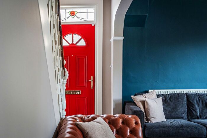 4 Bedroom End Of Terrace House For Sale In Heron Road, Twickenham, London, TW1