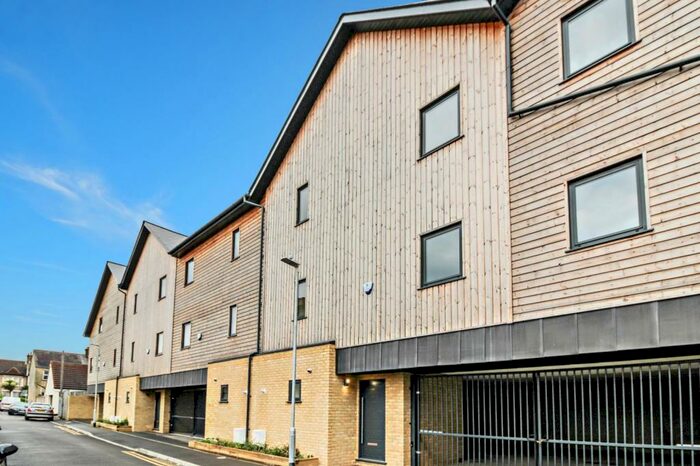 2 Bedroom Town House To Rent In Alfred Road, Gravesend, Kent, DA11