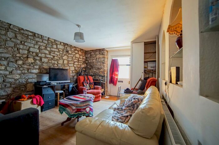 3 Bedroom Flat To Rent In Cheltenham Road, Stokes Croft, Bristol, BS6