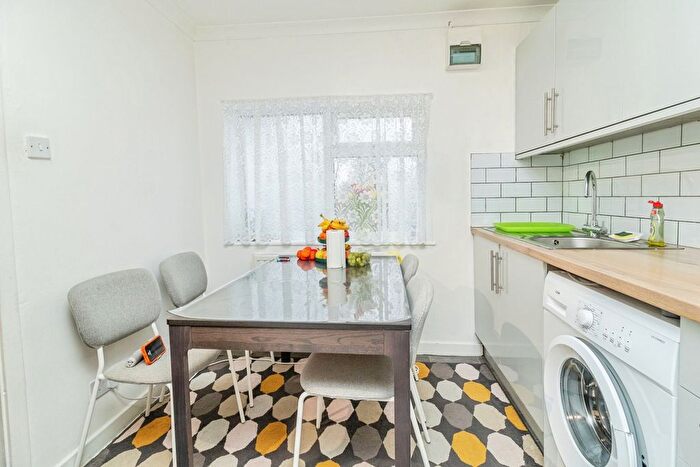 3 Bedroom Detached House For Sale In Abbotsfield, Eaglestone, Milton Keynes, Buckinghamshire, MK6