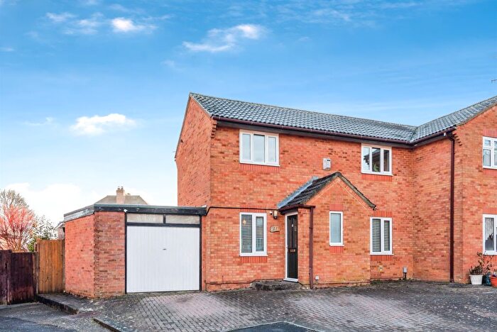 3 Bedroom Semi Detached House For Sale In Pennycress Close, Swindon, SN25