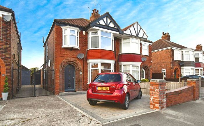 3 Bedroom Terraced House For Sale In Birklands Drive, Hull, HU8