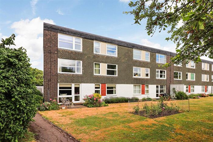 2 Bedroom Apartment For Sale In Sherlock Close, Cambridge, CB3