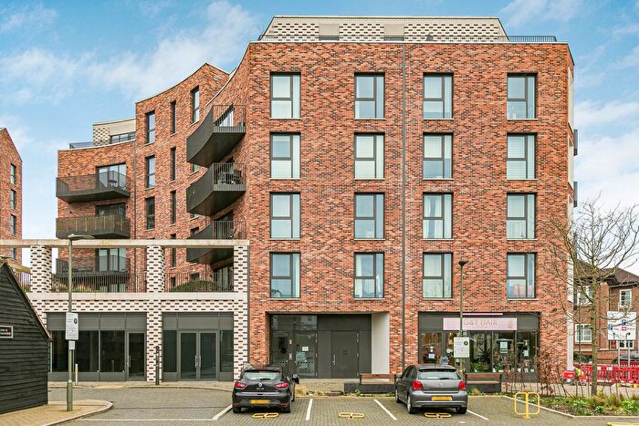 1 Bedroom Flat For Sale In Station Road North, Egham, Surrey, TW20