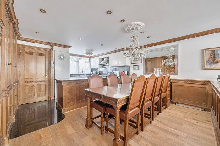 3 Bedroom Flat To Rent In Harewood Avenue, Marylebone, London, NW1