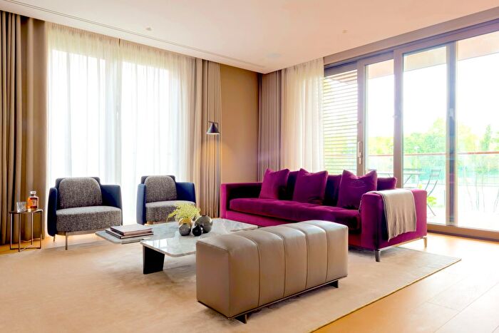 2 Bedroom Flat To Rent In Campden Hill, Holland Park Villas, London, Holland Park, W8