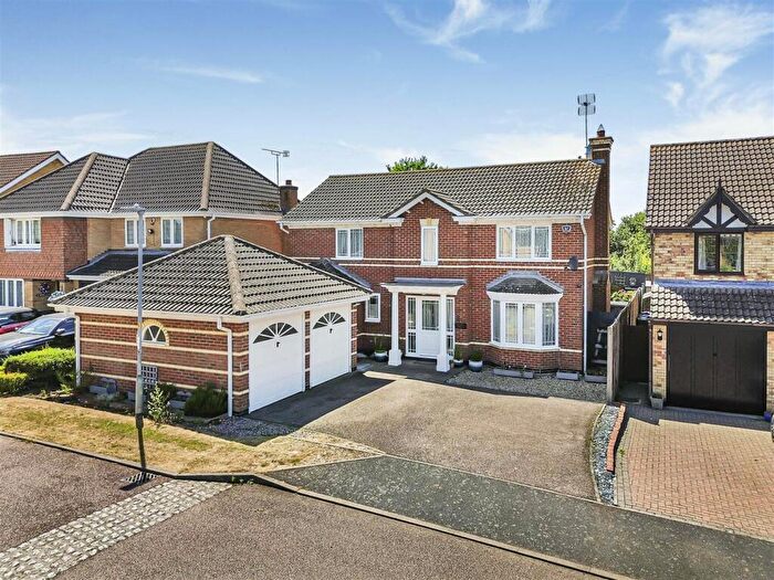 4 Bedroom Detached House For Sale In Brook Lane, Towcester, NN12