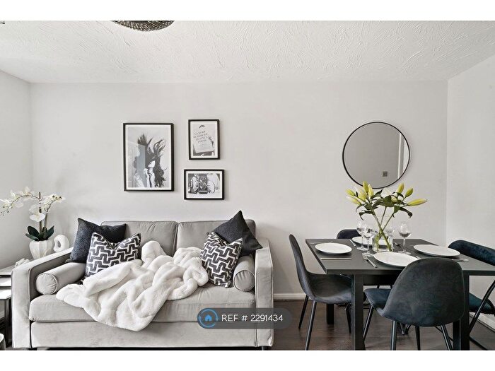 1 Bedroom Flat To Rent In Walton Lodge, London, E18