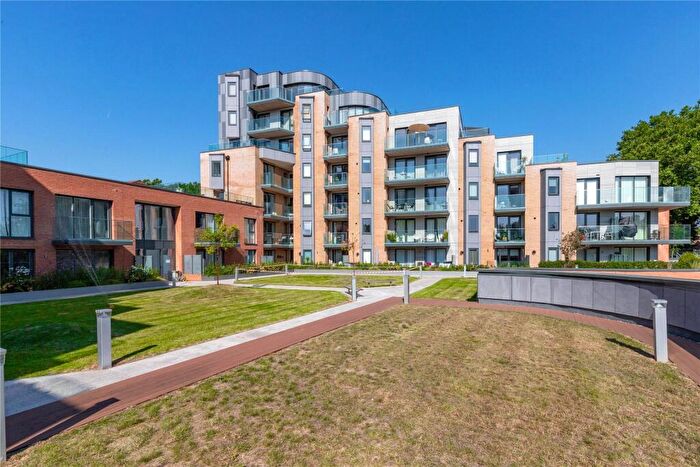 2 Bedroom Apartment For Sale In Riverside View, - Berkeley Avenue, Reading, Berkshire, RG1