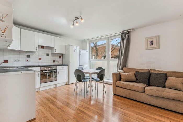 3 Bedroom Flat To Rent In Maskell Road, Upper Tooting, SW17
