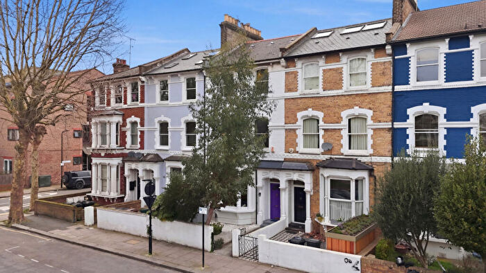 4 Bedroom Terraced House For Sale In Northwold Road, London, N16