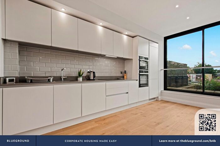 3 Bedroom Flat To Rent In Clapton, N16