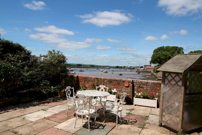 2 Bedroom Flat For Sale In Strand Court, Topsham, Exeter EX3