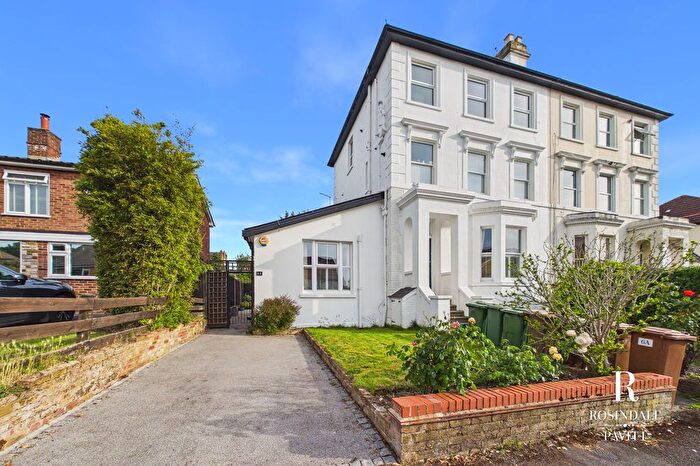 2 Bedroom Flat For Sale In Park Road, Wallington, SM6