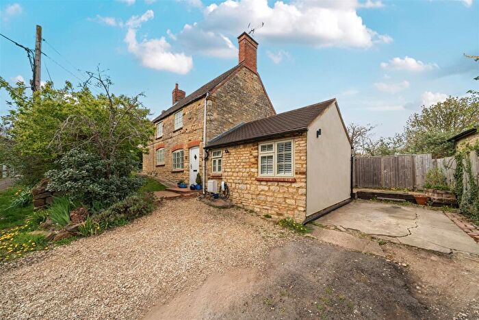 3 Bedroom Cottage For Sale In Blakesley Hill, Greens Norton, NN12