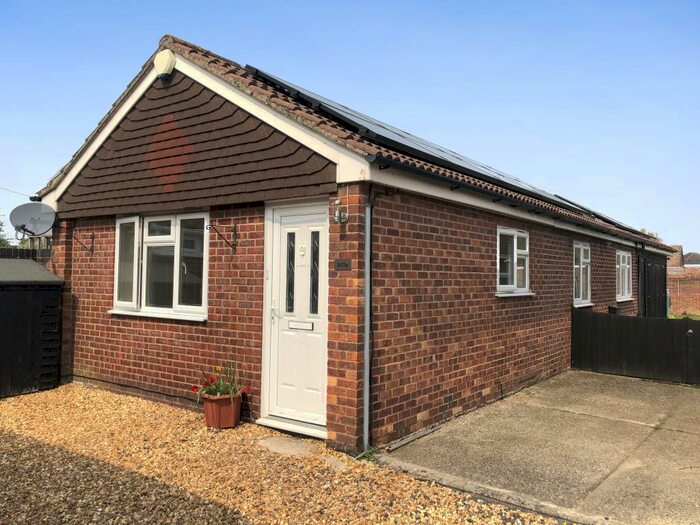 2 Bedroom Detached Bungalow To Rent In Bath Road, Thatcham, RG18
