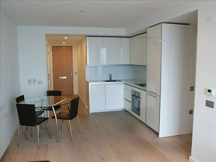 1 Bedroom Flat To Rent In Walworth Road, Elephant And Castle, London, SE1