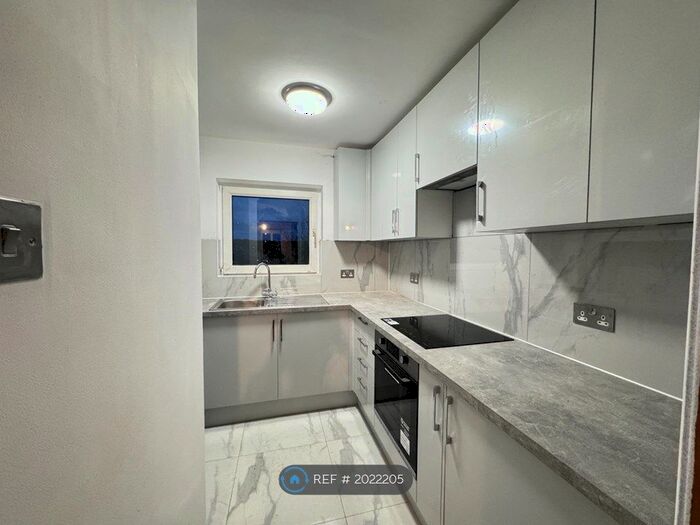 3 Bedroom Semi-Detached House To Rent In Longhill Avenue, Chatham, ME5