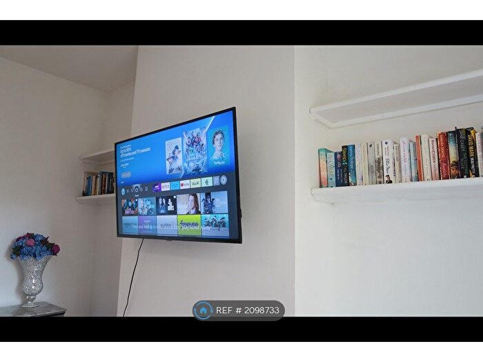 4 Bedroom Semi-Detached House To Rent In Egmont Street, London, SE14