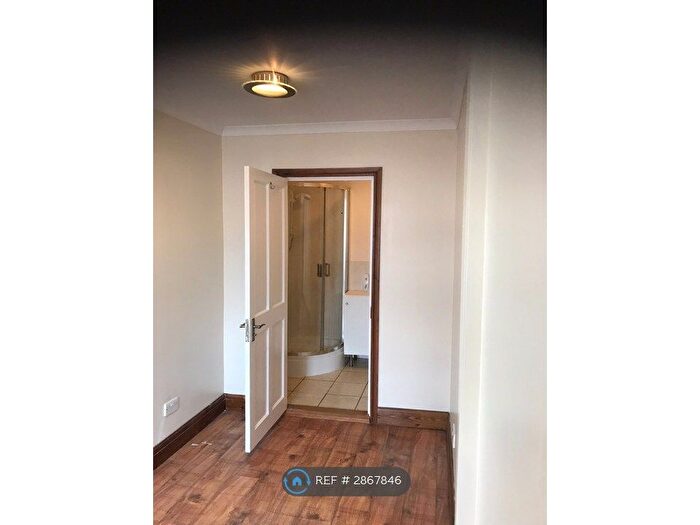 4 Bedroom End Of Terrace House To Rent In Greenwood Road, Mitcham, CR4