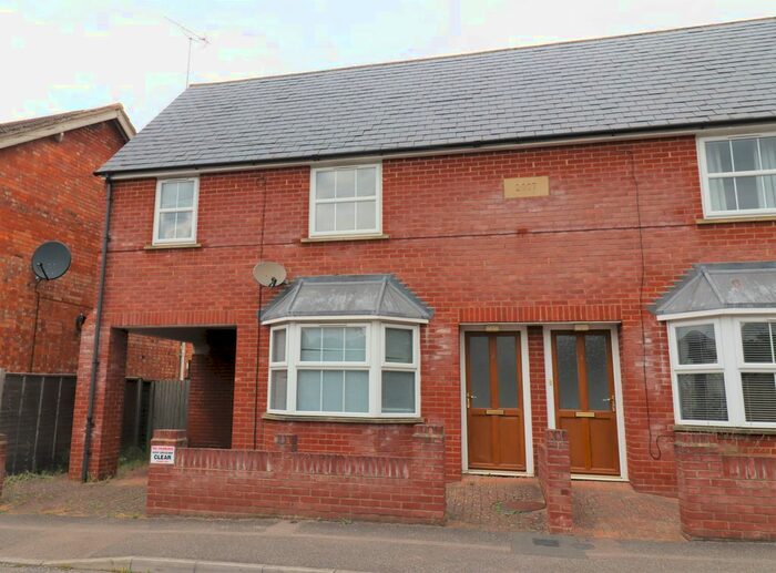 2 Bedroom Semi-Detached House To Rent In Western Road, Bletchley, Milton Keynes, MK2