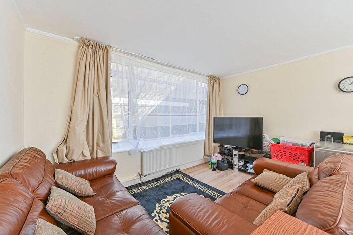 2 Bedroom Flat For Sale In Leigham Court Road, Streatham Hill, London, SW16
