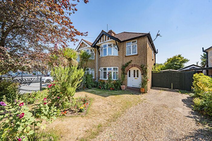 3 Bedroom Semi-Detached House For Sale In Westlands Avenue, Burnham, Slough, SL1