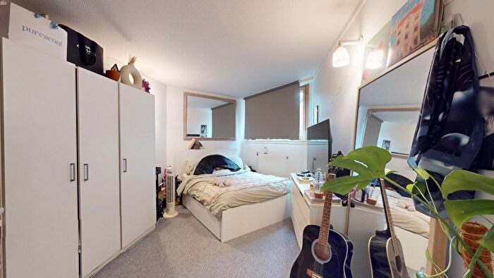 3 Bedroom Flat To Rent In Lots Road, London, SW10