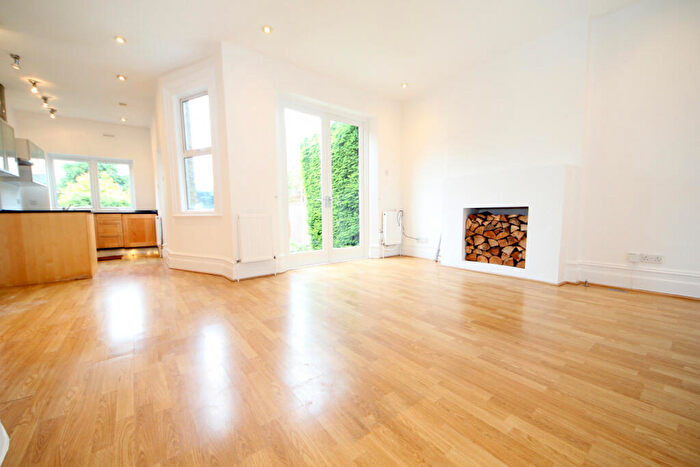1 Bedroom Maisonette To Rent In Radcliffe Road, Winchmore Hill, N21