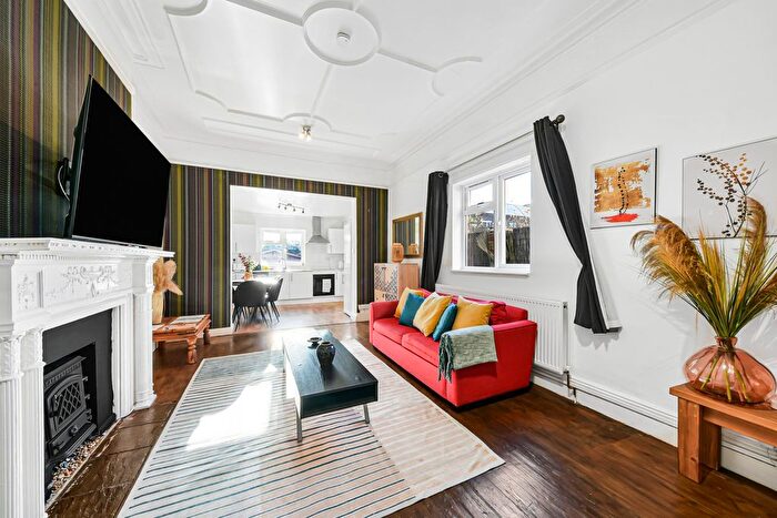 2 Bedroom Flat To Rent In Olive Road, Mapesbury, NW2