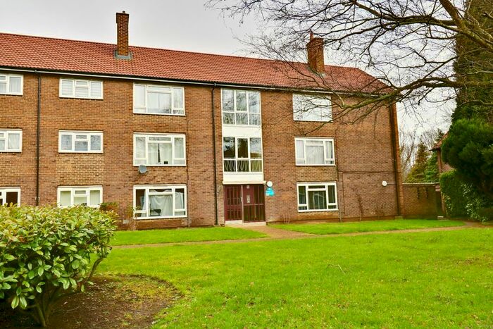 2 Bedroom Flat To Rent In Ryder Close, Bromley, Kent, BR1