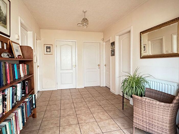 2 Bedroom Detached Bungalow For Sale In Newfield Avenue, Kenilworth, CV8