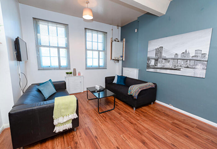 4 Bedroom Town House To Rent In Mansfield Road, Nottingham, NG1