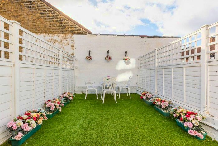 2 Bedroom Flat To Rent In The Vale, Acton, London, W3