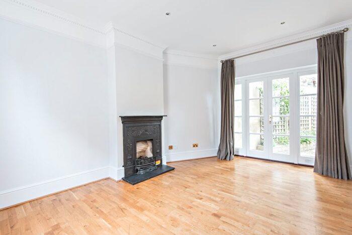 3 Bedroom Detached House To Rent In Florence Street, Islington, London, N1