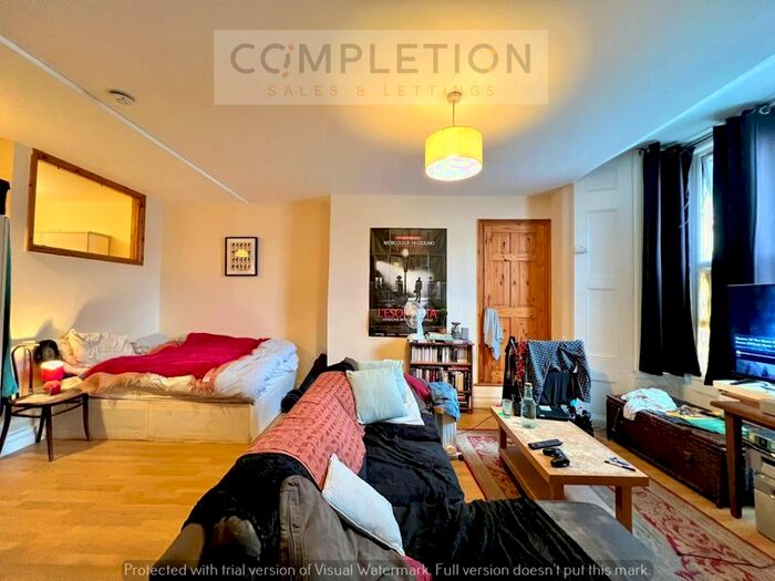 Studio To Rent In Hoe Street, London, E17